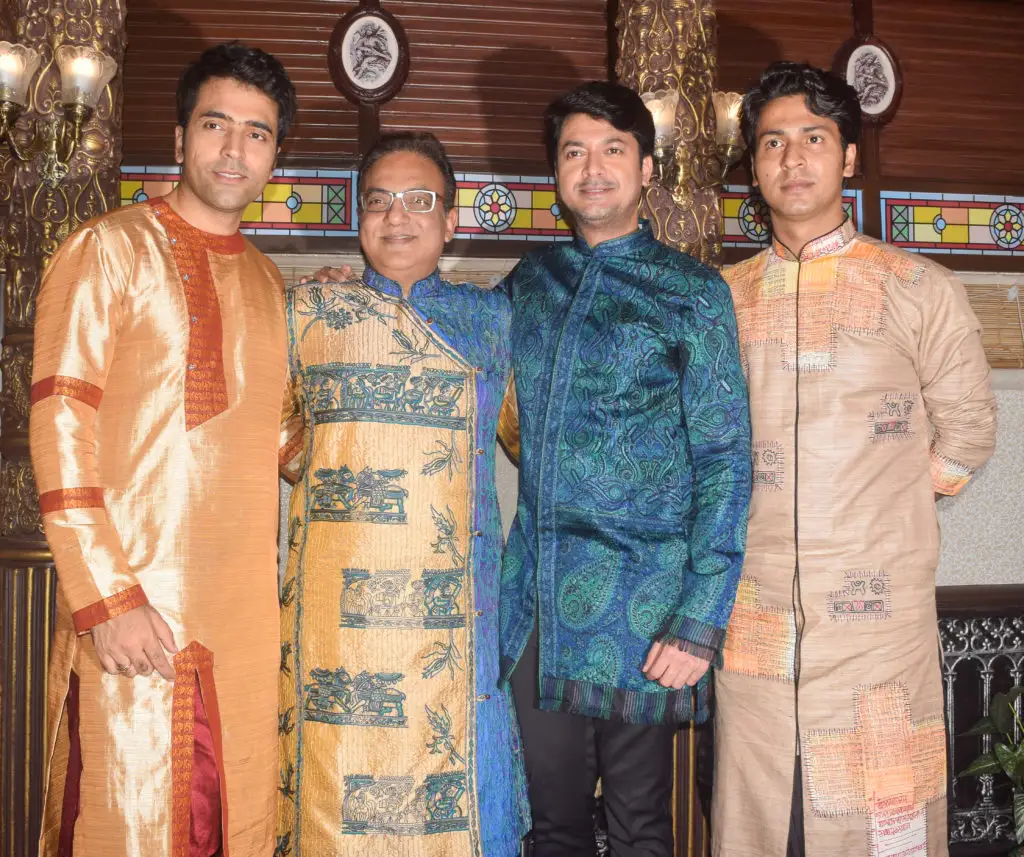 Abir Chatterjee, Jishu Sengupta, Anirban Bhattacharya, Arindam Si